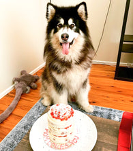 Load image into Gallery viewer, Strawberry and Cream Cake